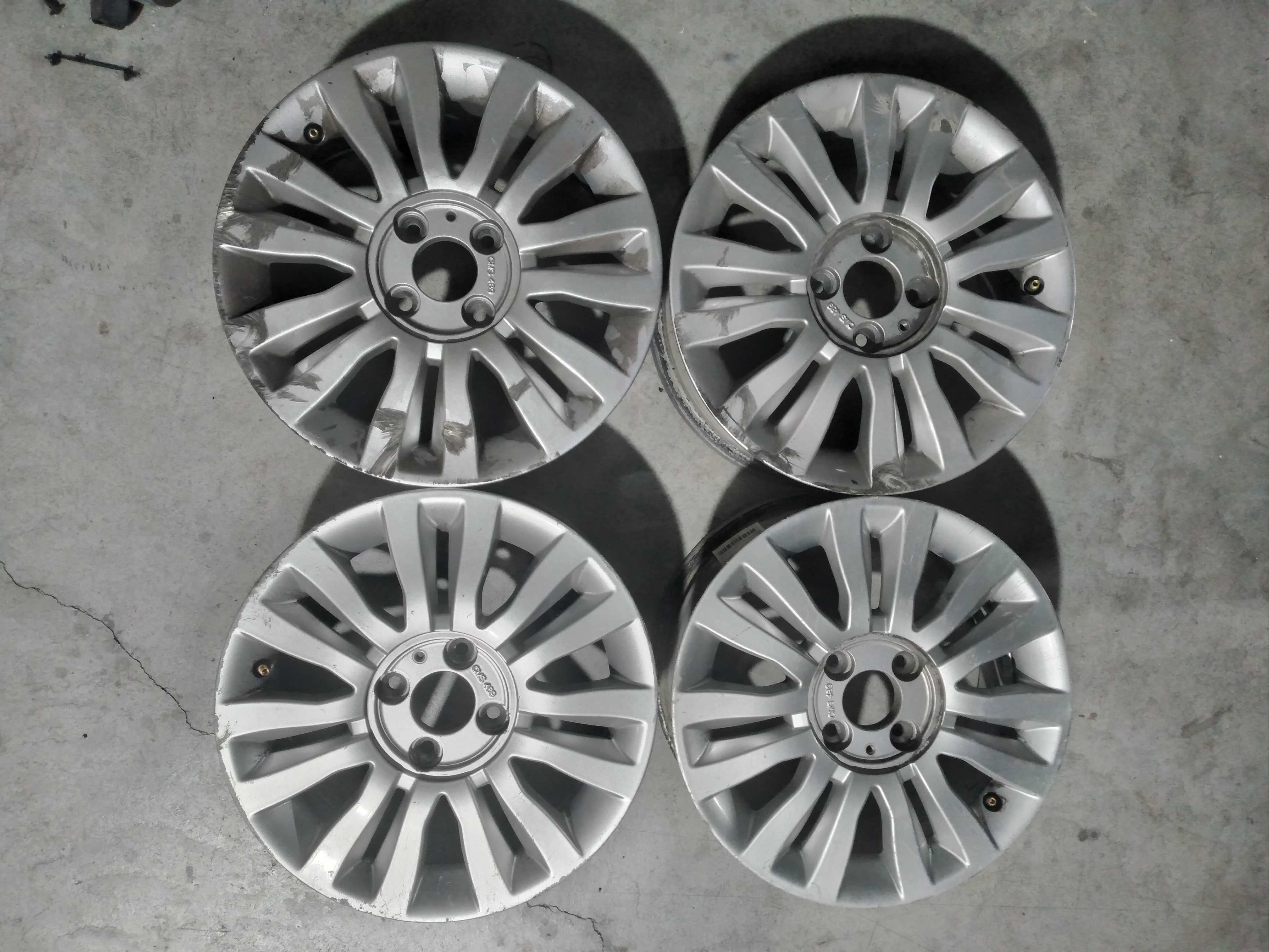 Vendo 4 jantes especiais renault clio 3 15"