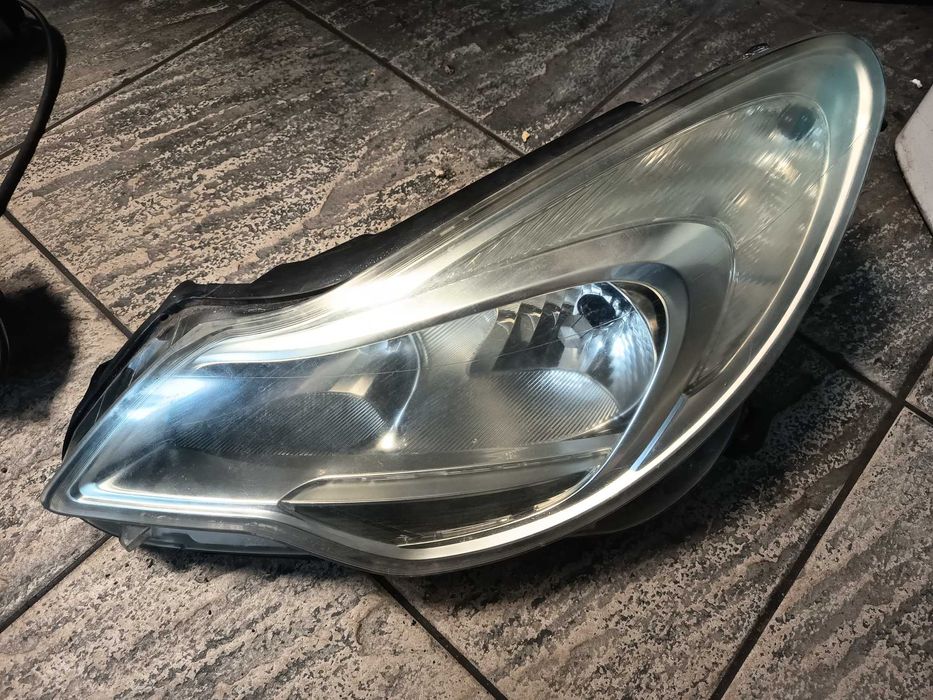 Opel Corsa D Lift lampa przednia lewa 132.950.11  FV dostawa