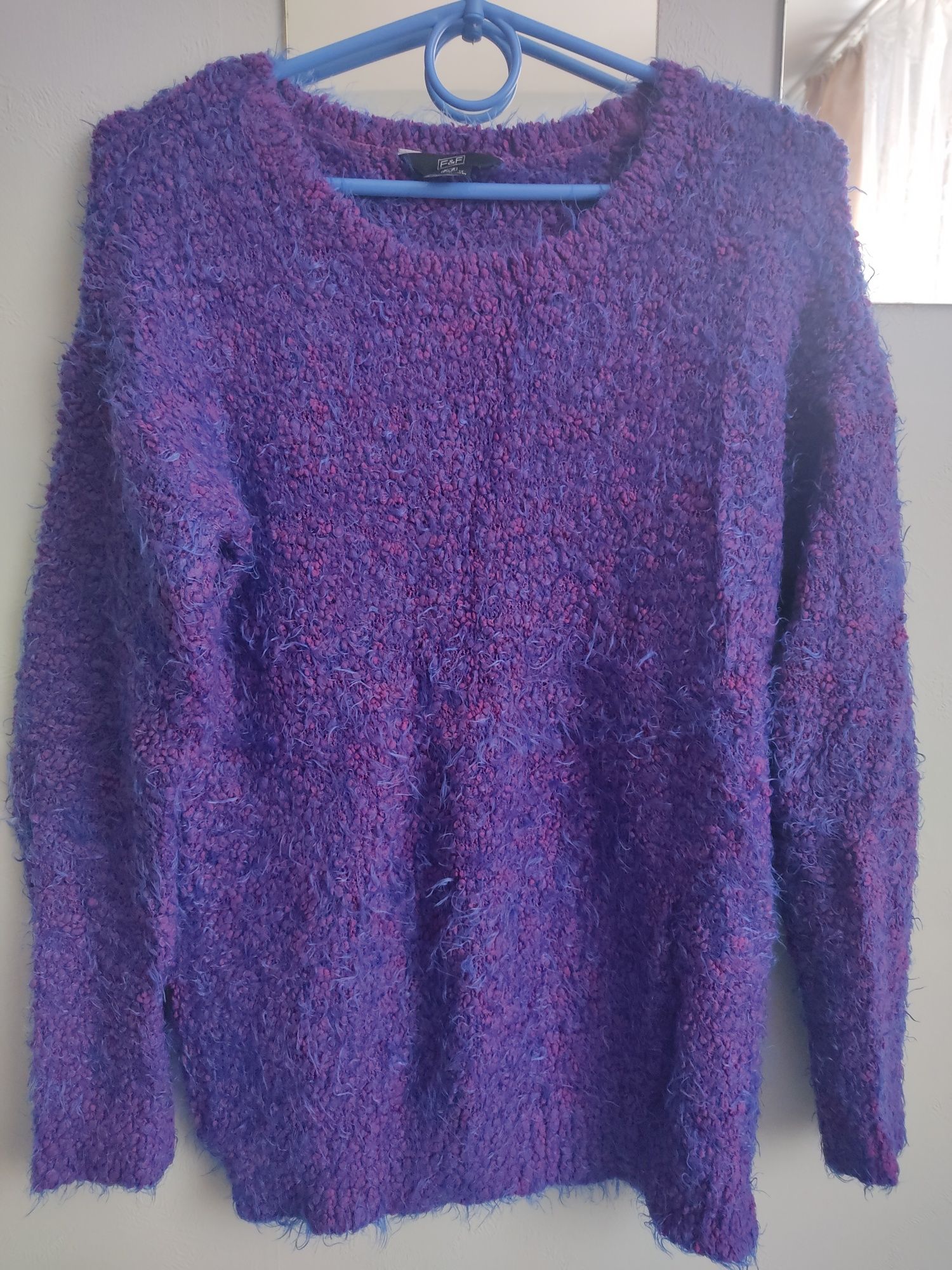 Sweterek w bardzo ciekawym kolorze
