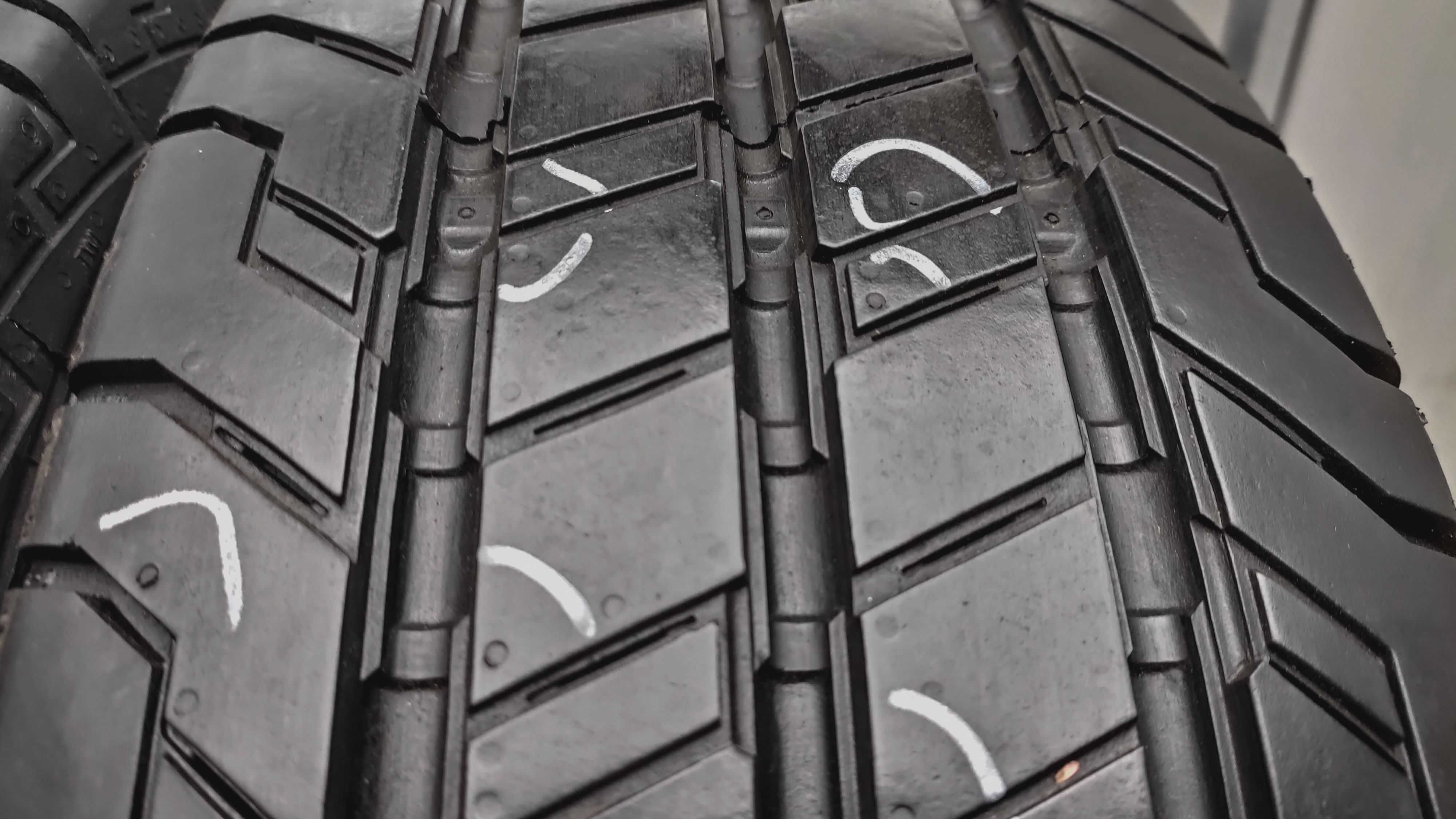 Шини 205/65R15C Continental Contact-100 (заміна 195/70/15с)
