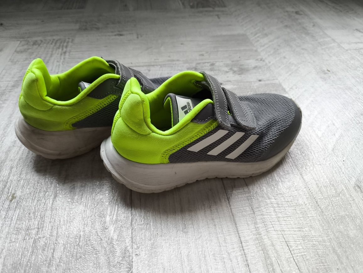 Adidasy rozm. 32 lekkie biała podeszwa