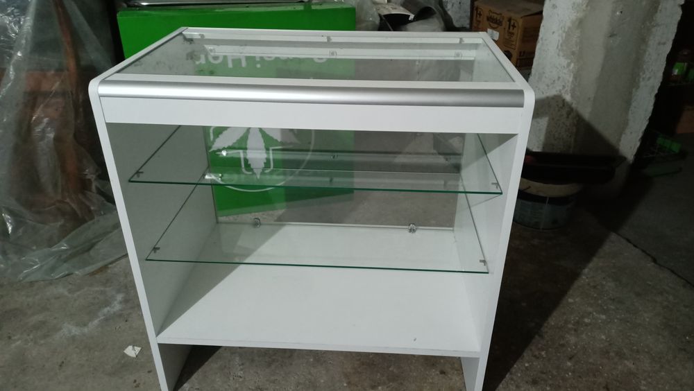 Lada sklepowa przeszklona