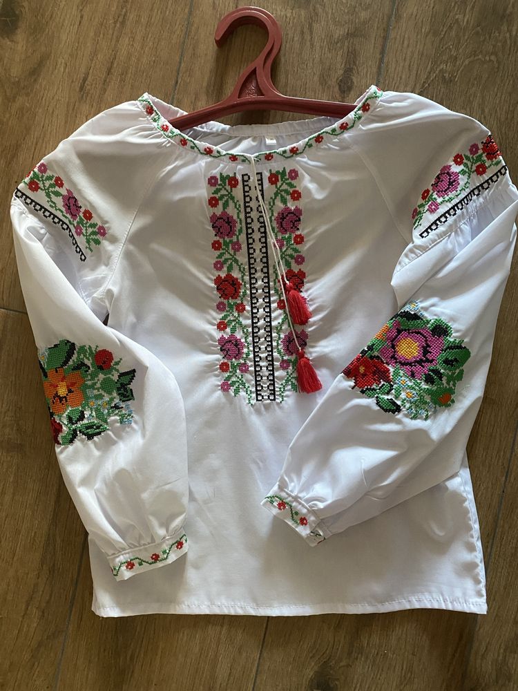 Вишиванка на дівчинку