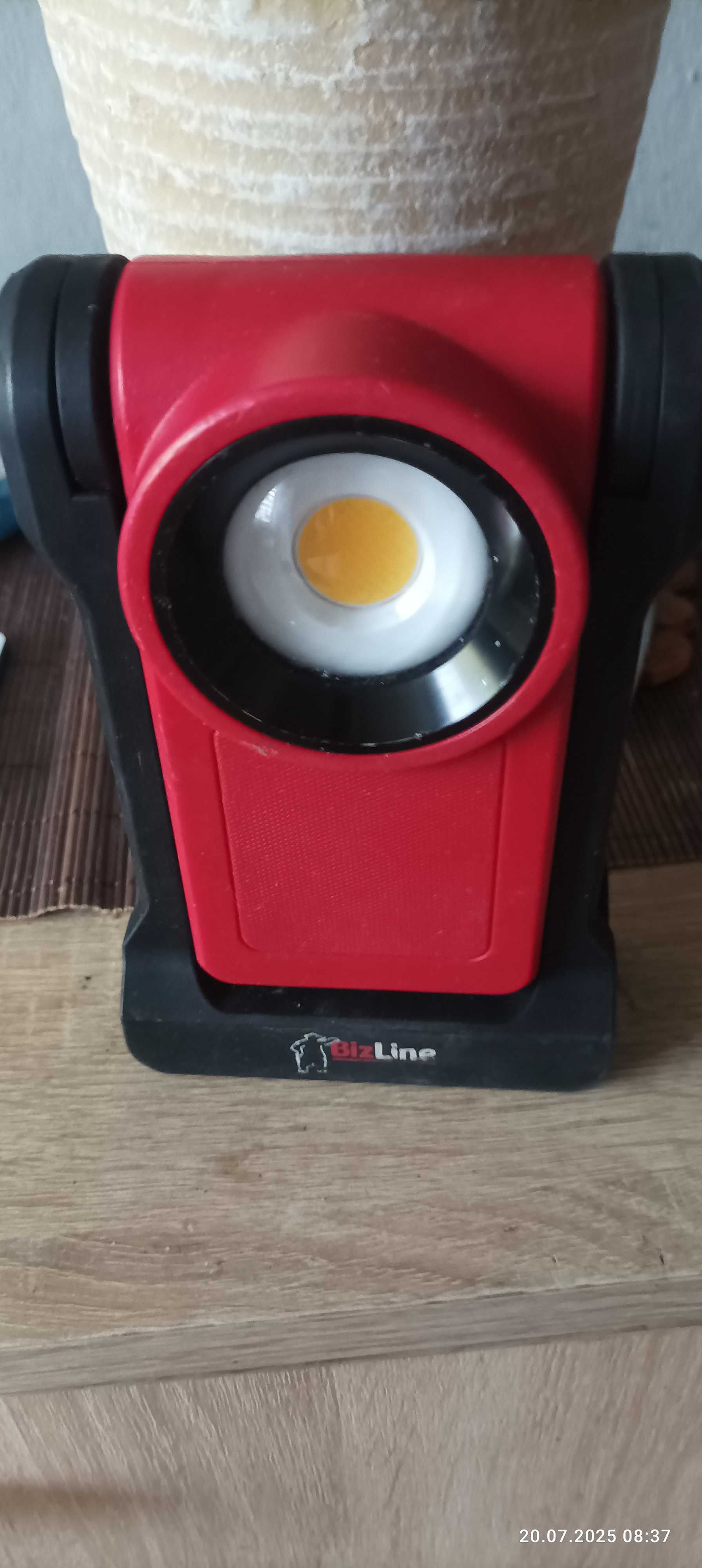 Akumulatorowy mini reflektor budowlany LED 10 W