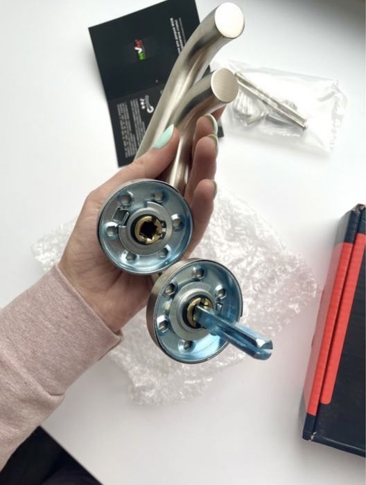 Нова дверна ручка MVM Furniture