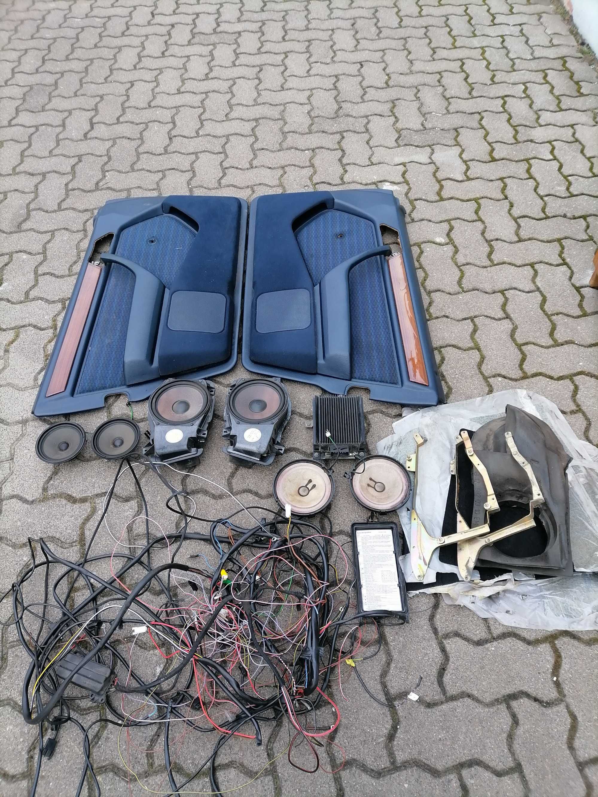 Mercedes w124 sedan kombi active bass system kod 814 kompletny