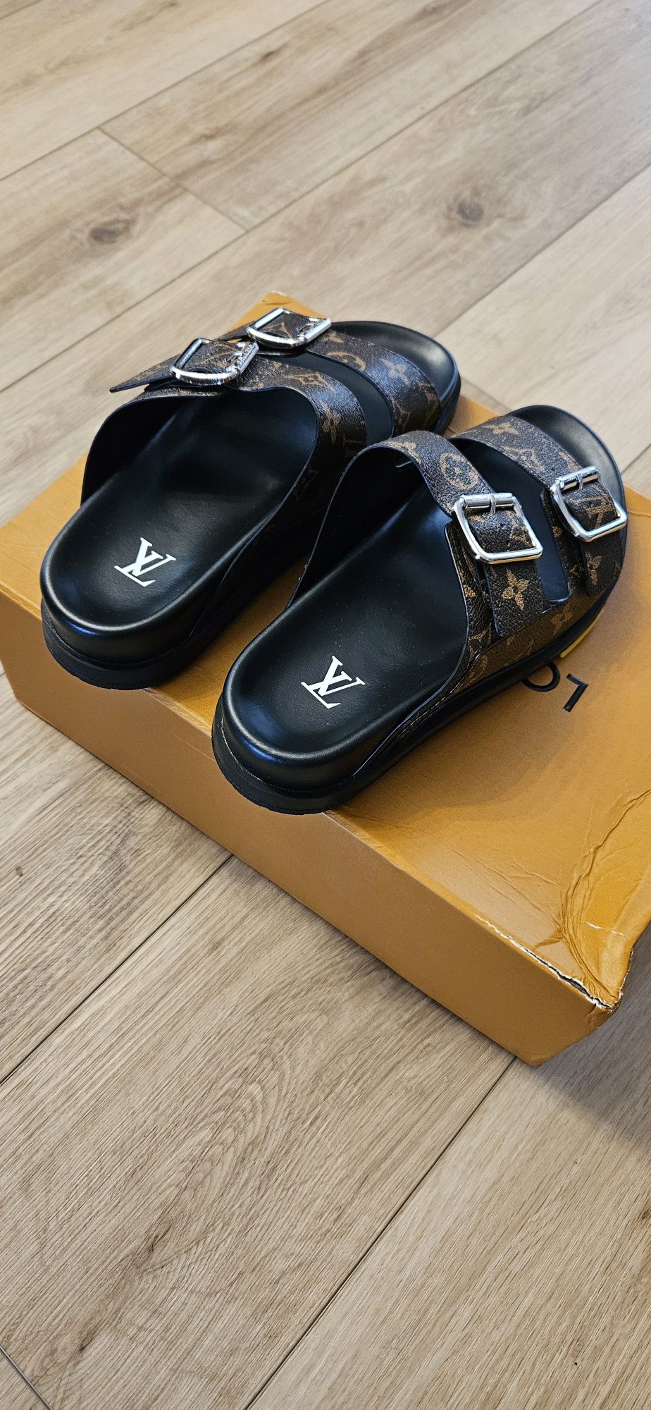 Klapki Louis Vuitton rozmiar 39