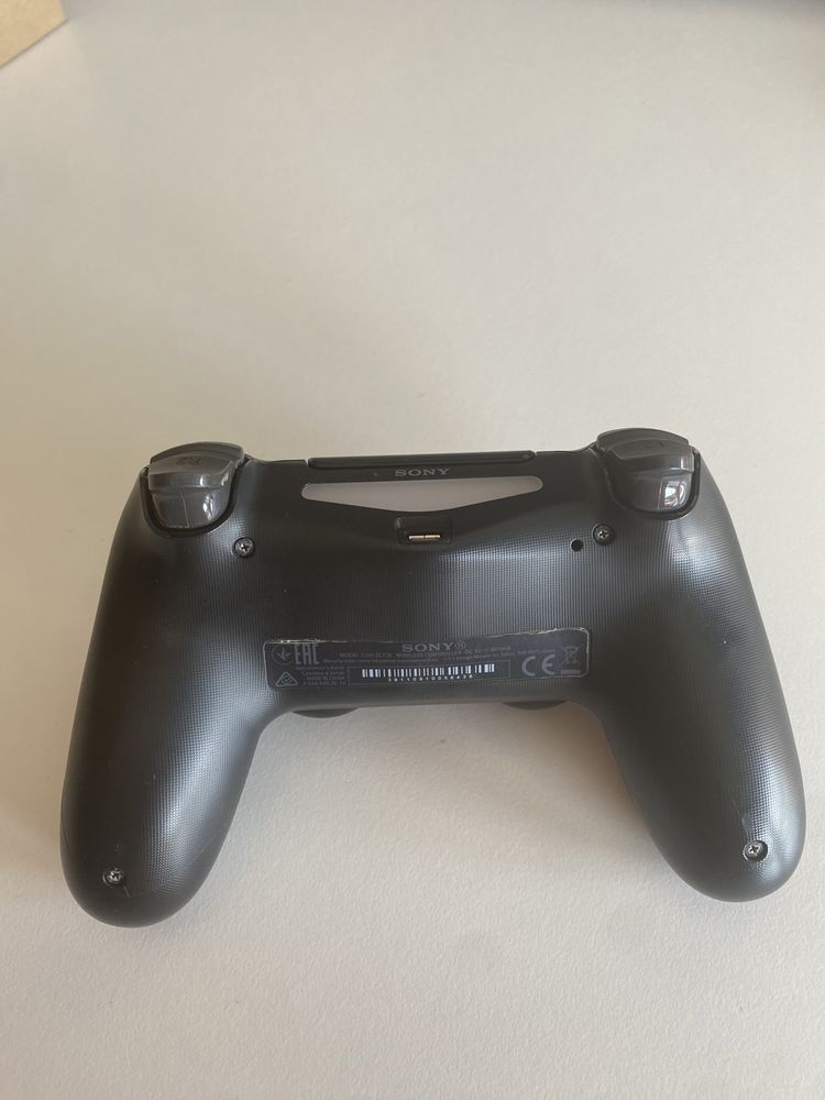 Comando de PS4 (manipulo direito danificado)