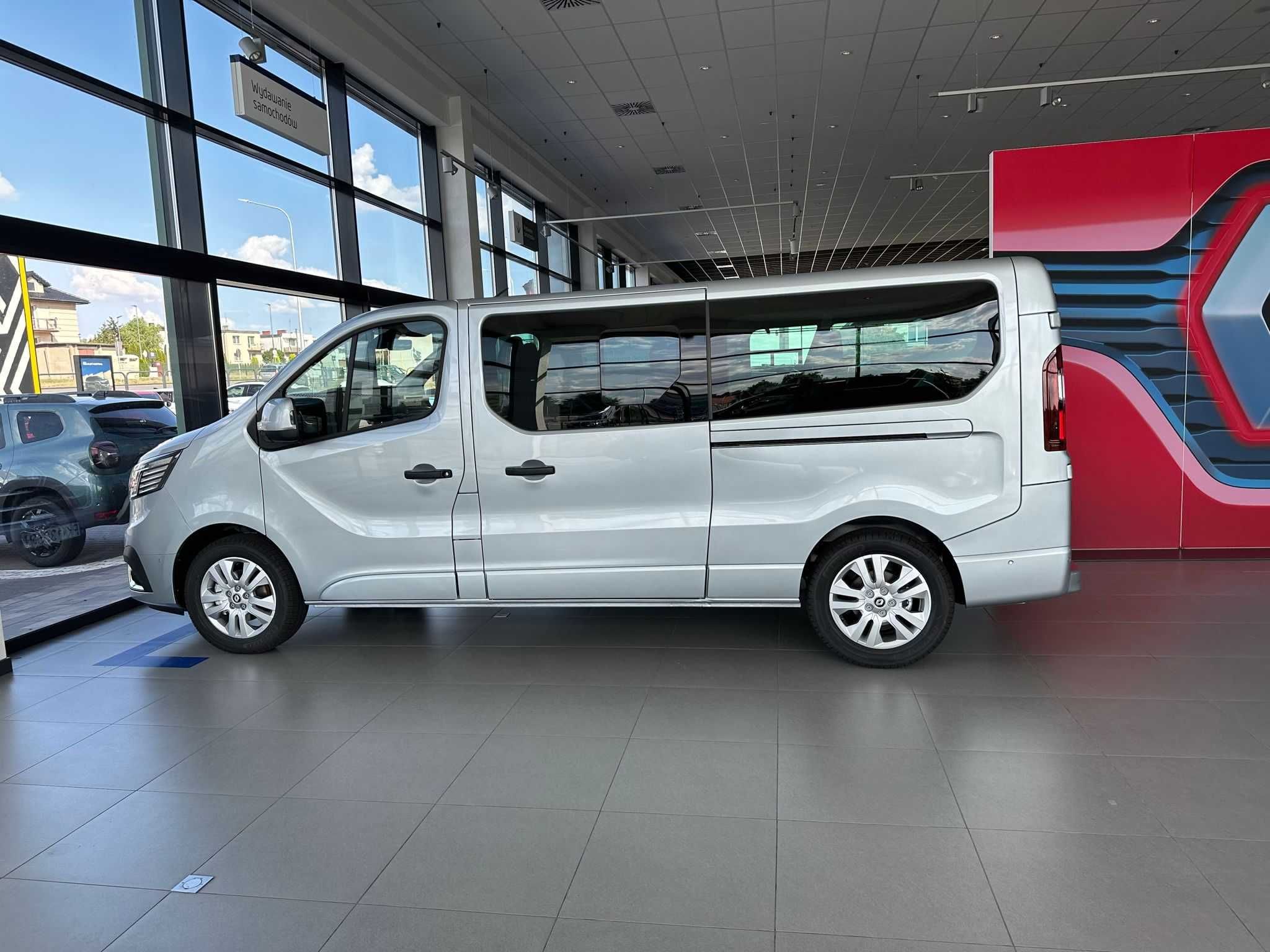 Wynajem busa Renault Trafic 9 os. auto nowe automat