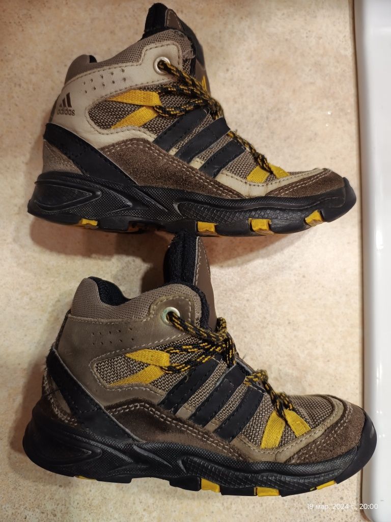 Ботінки, кросівки, хайтопи Adidas
