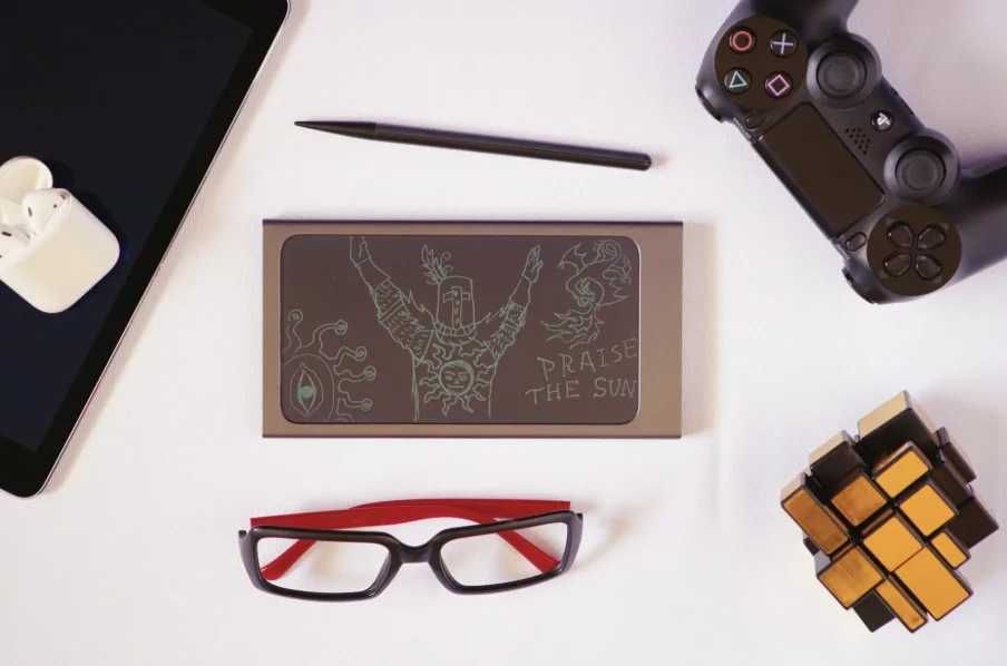 Memomate 3-in-1 E-Writer Tablet Power Bank & Wireless Charger