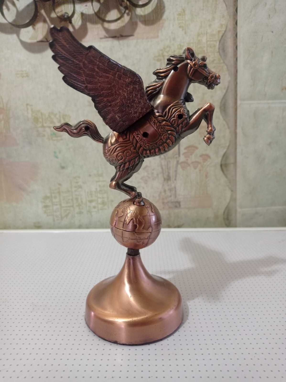 оригинальный подарок. настольный аксессуар. Пегас. 90 х г.