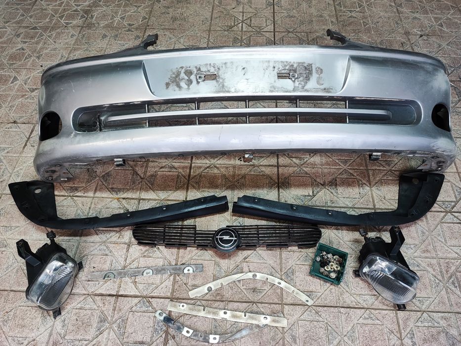 Parachoque Opel Corsa B GSI