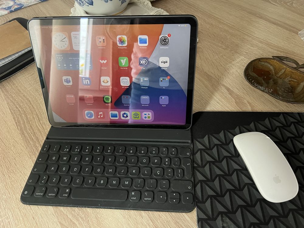 Ipados 18 Apple com teclado e rato da Aplle