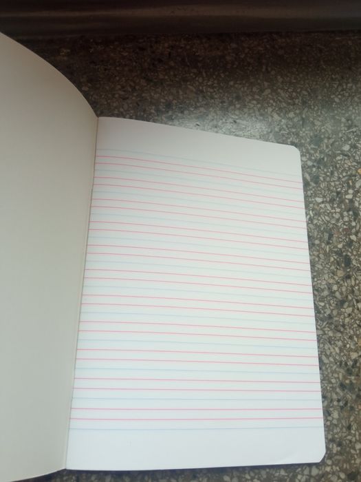 zeszyty w trzy linie