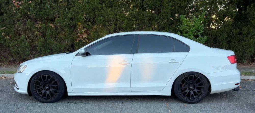 Volkswagen Jetta Sport      2015