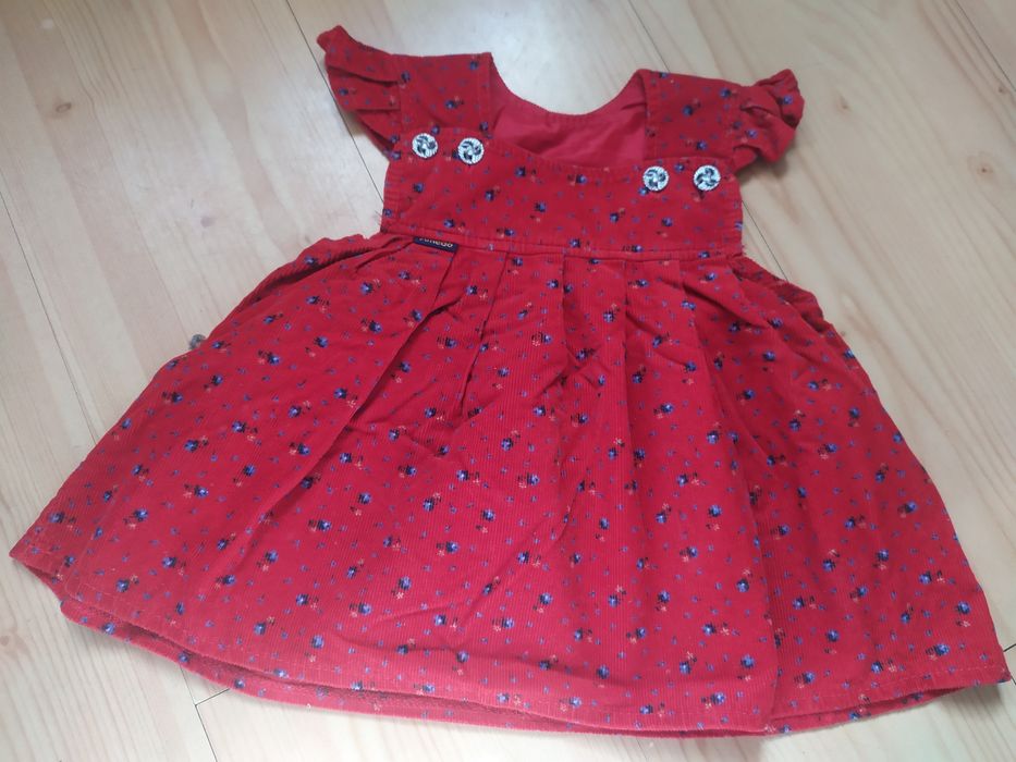 Słodka sukieneczka dla maleństwa