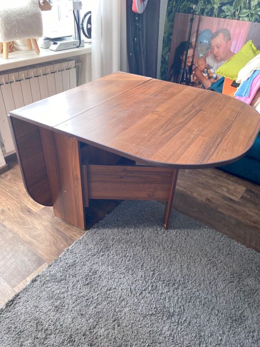 Продадим срочно стол раскладной ,самовывоз