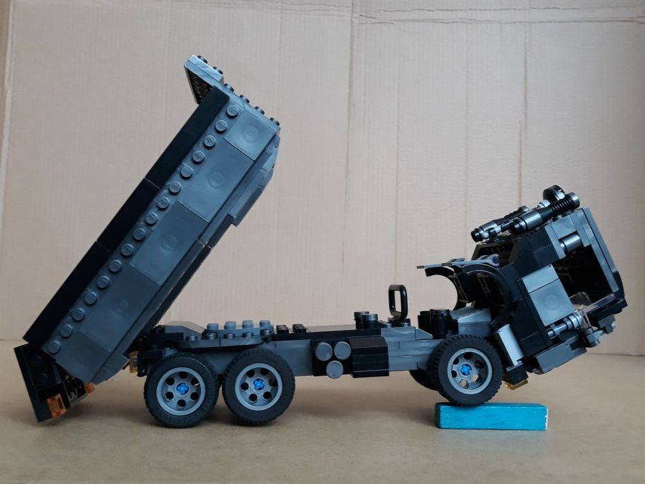 LEGO. Лего. Маштабні інтерактивні моделі. Фура. Тягач. Камаз. Урал.