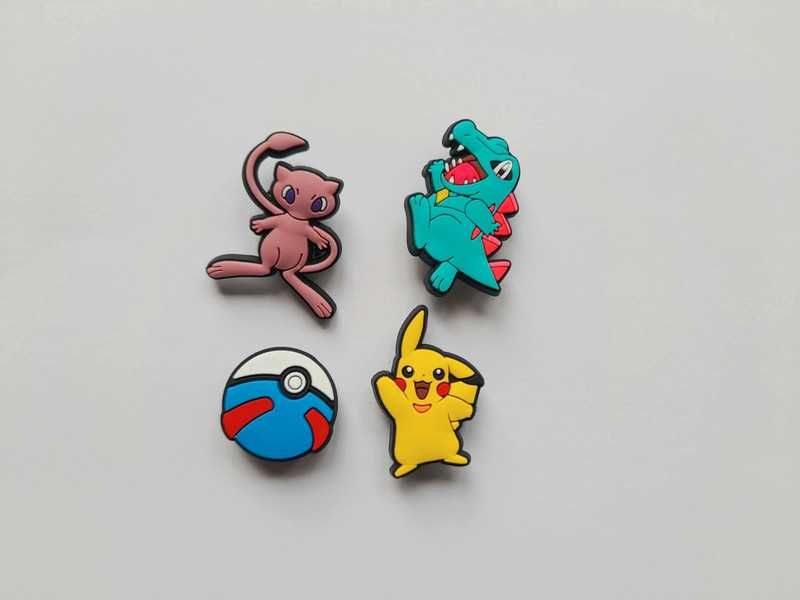 Hit! Przypinki piny do butów typu Crocs Pokemon Pikachu Totodile Mew