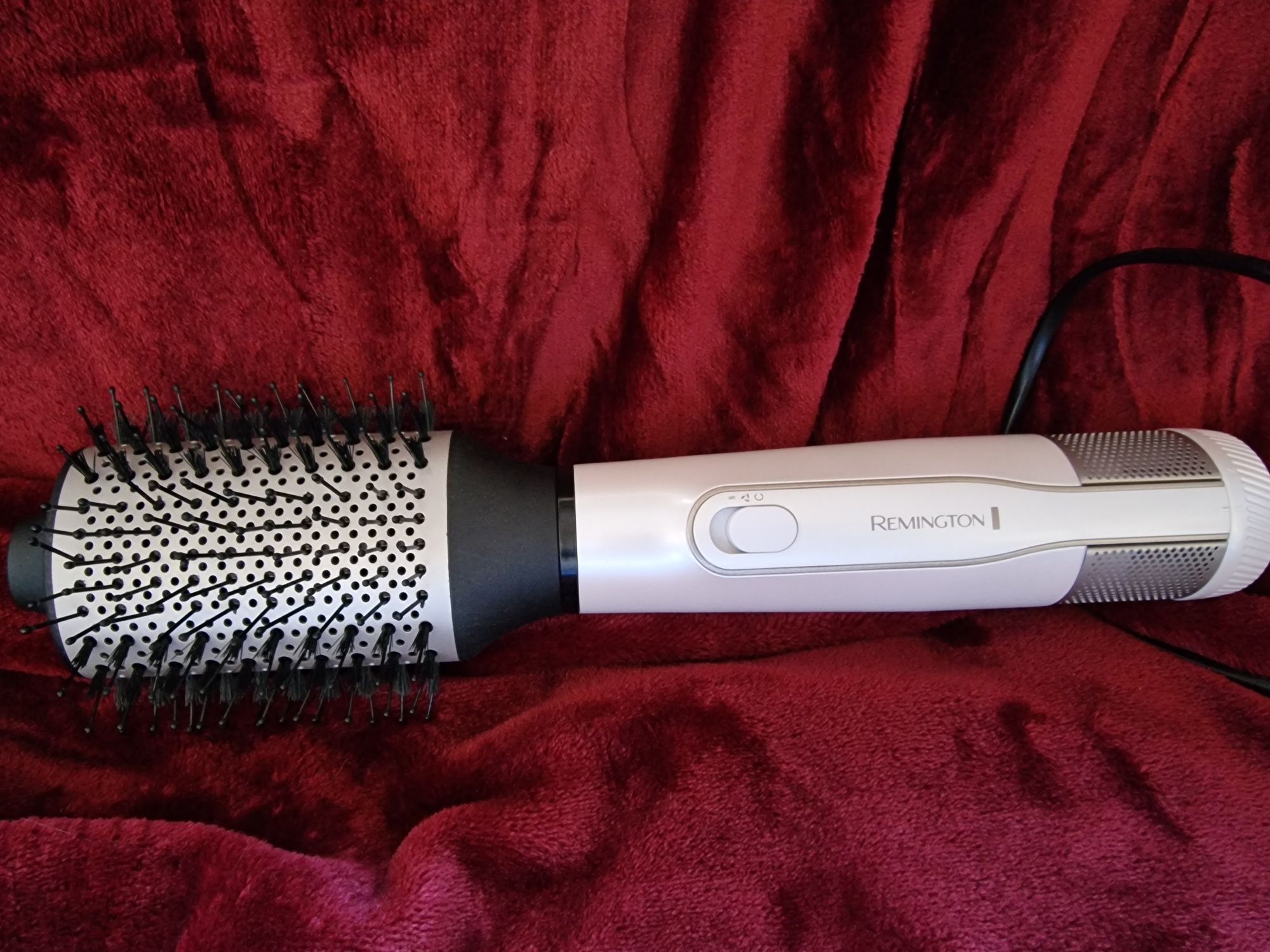 Escova modeladora e secadora de cabelo com ar quente