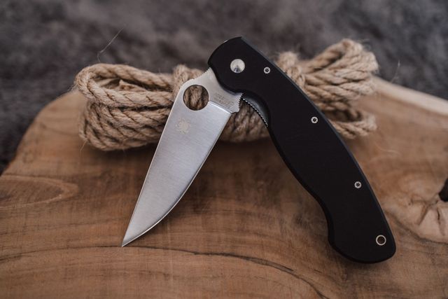 Nóż Spyderco Military