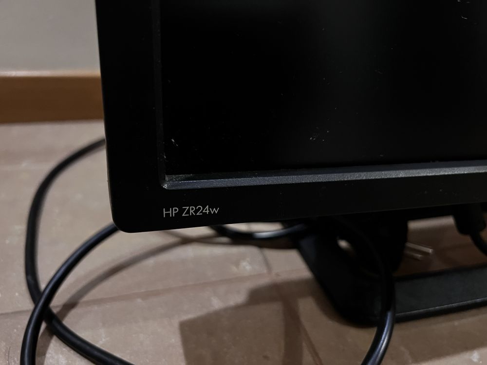 Monitor HP ZR24W 24'' S-IPS LED 1920x1200 Pivot HDMI DisplayPort DVI