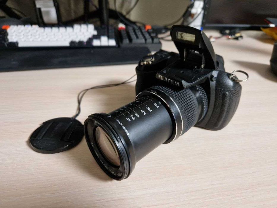 Fujifilm HS10 – sprawny, UV filtr, pasek, na baterie AA 30x zoom!