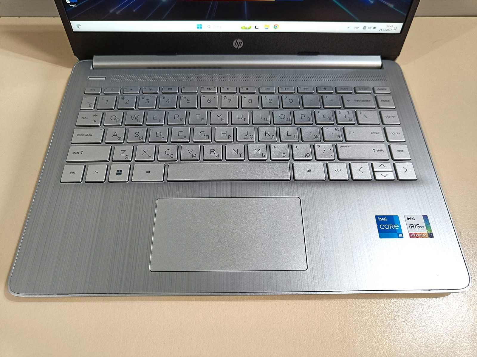 HP ( Iris Xe, i5-1135G7, 16 Gb DDR4, SSD 512Gb NVMe. тянет игры )