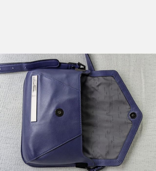 фіолетова шкіряна сумка через плече Pied A Terre