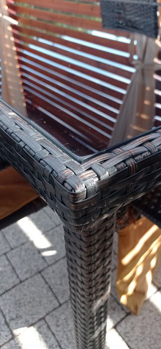 Stół ogrodowy technoratan z szybą hartowaną