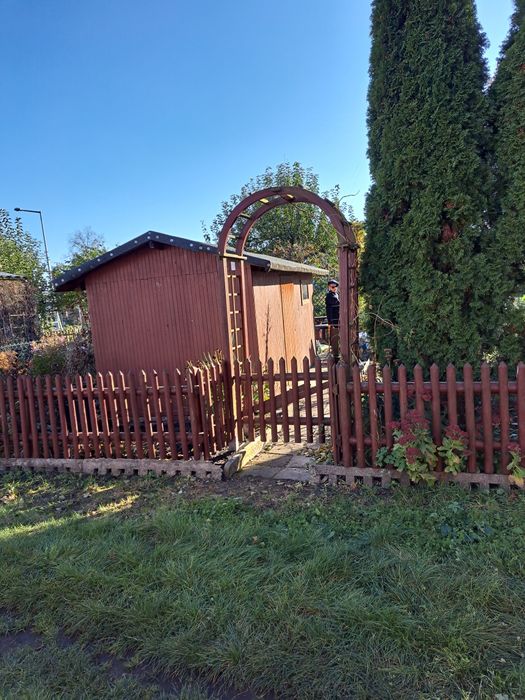 Działka ROD na przeciw Straży Pożarnej.