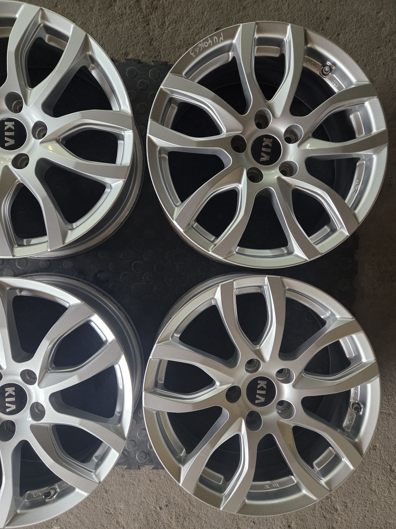 Felgi Aluminiowe 5x114,3 7Jx17 ET47 Kia Huinday Mazda