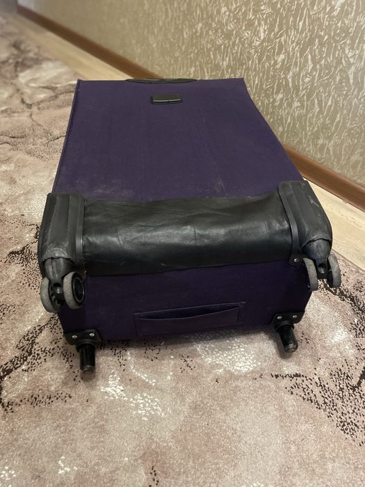 Валіза на колесиках