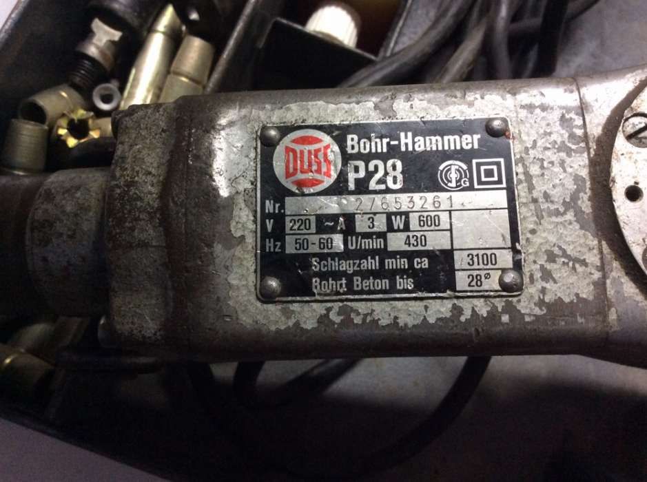 Wiertnica do wkręcania kołków w beton