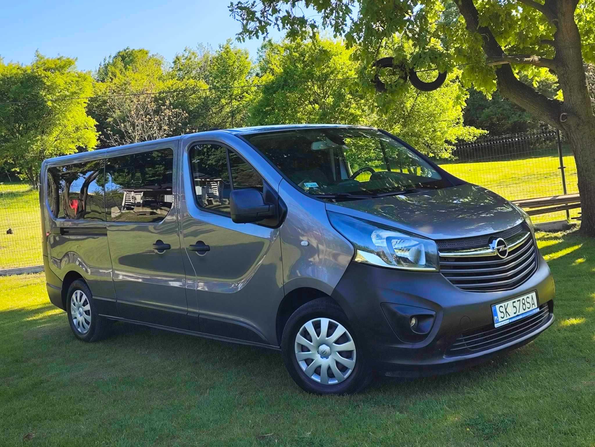 Wynajem Bus 8/9 osób Opel Vivaro Long 1.6 CDTI