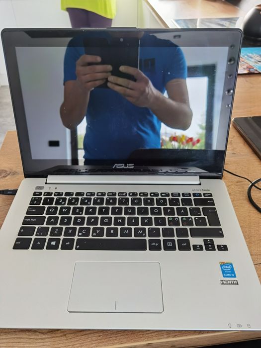Laptop Asus V301L i5 - 4gen 8gb ram dysk nowy 256 ssd