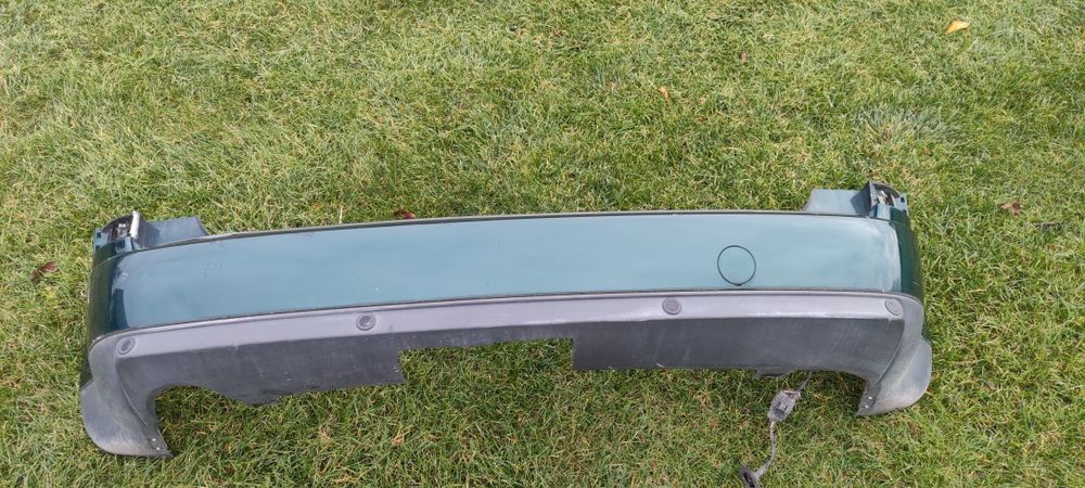 Zderzak tył tylny Ford C-Max mk1 czujniki pdc zielony kod lakieru T4