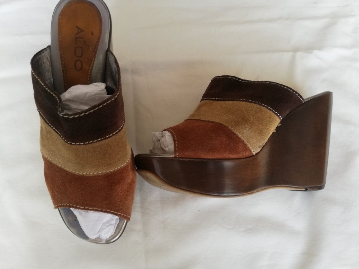Sapatos Aldo em cunha
