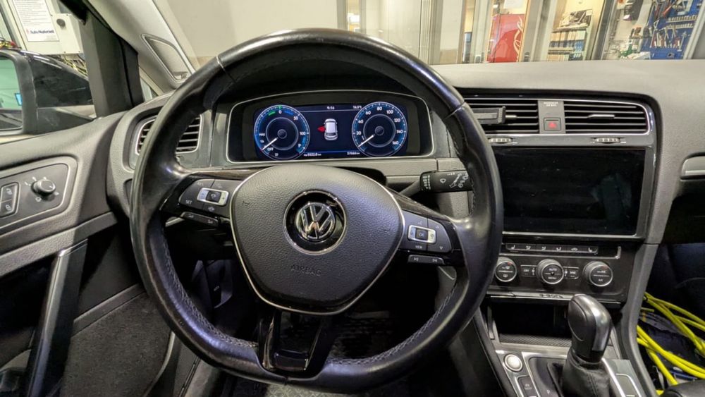 Volkswagen e-Golf 2020 (36 kw/шкіра/дінаудіо/клімат/круіз/лед панель)