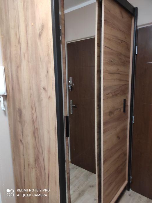 Składanie mebli montaż paneli