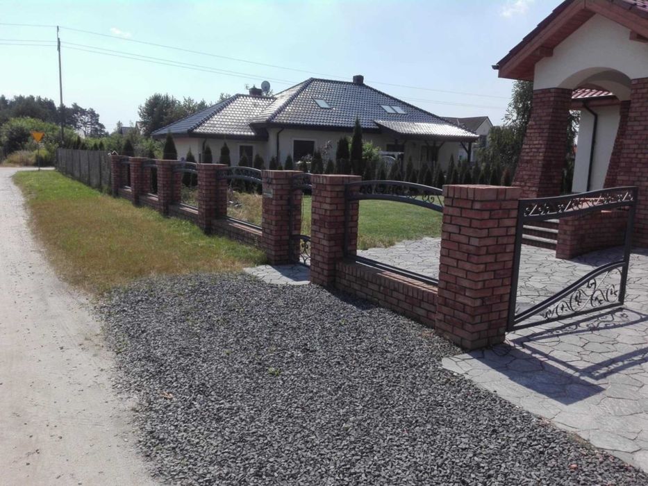 Układanie klinkieru oraz ogrodzeń z pustaków betonowych