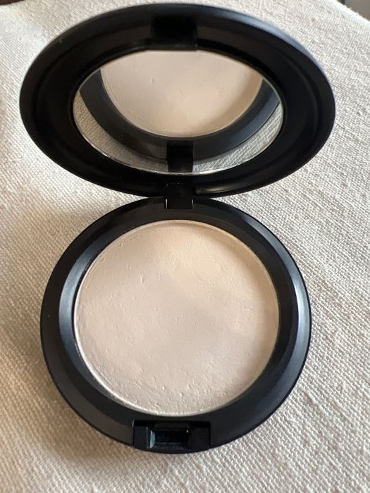 Puder MAC Blot Powder Light