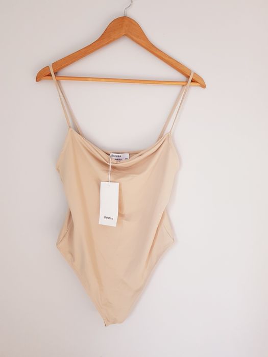 Nowe z metkami beżowe body na ramiączka Bershka XL