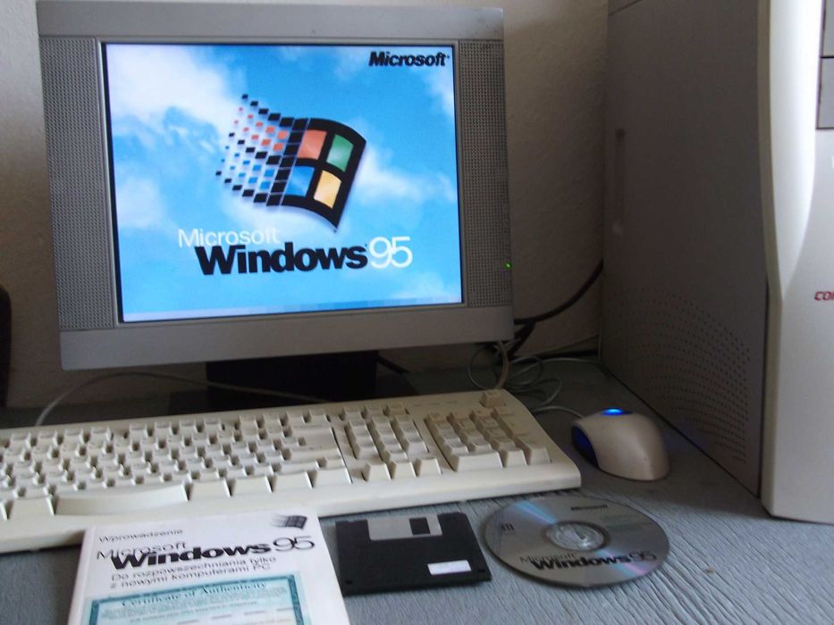 Komputer z 1995 Compaq Presario 4704 Intel Pentium 133-MHz