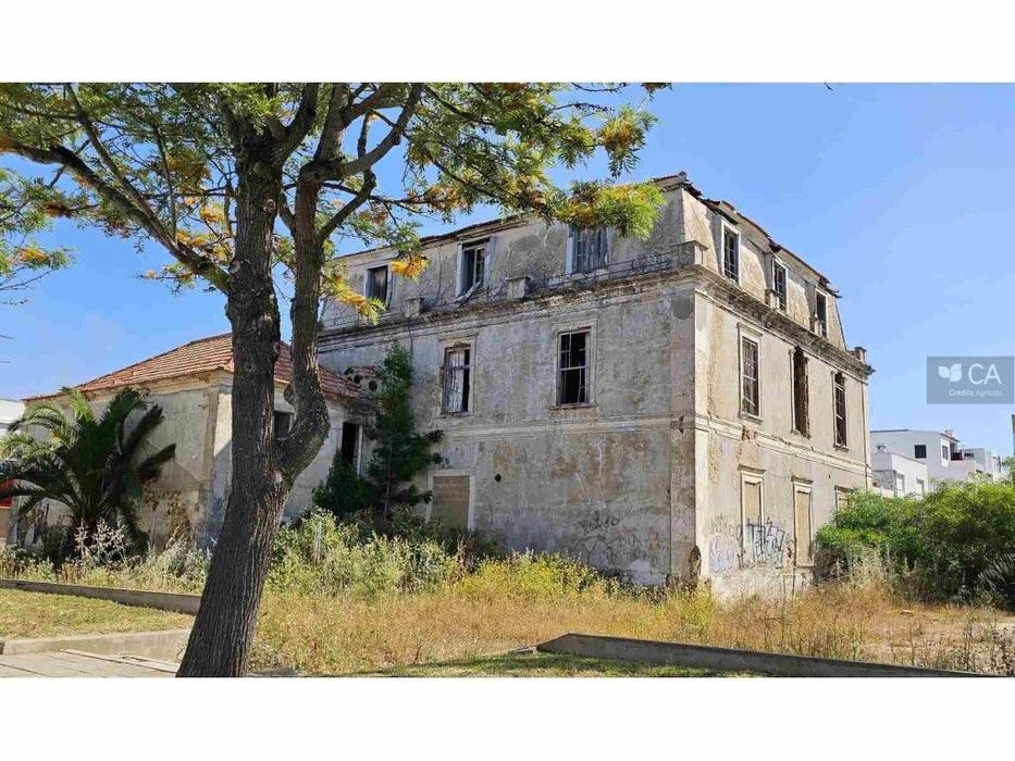 Prédio Urbano destinado a Comércio ou Serviços