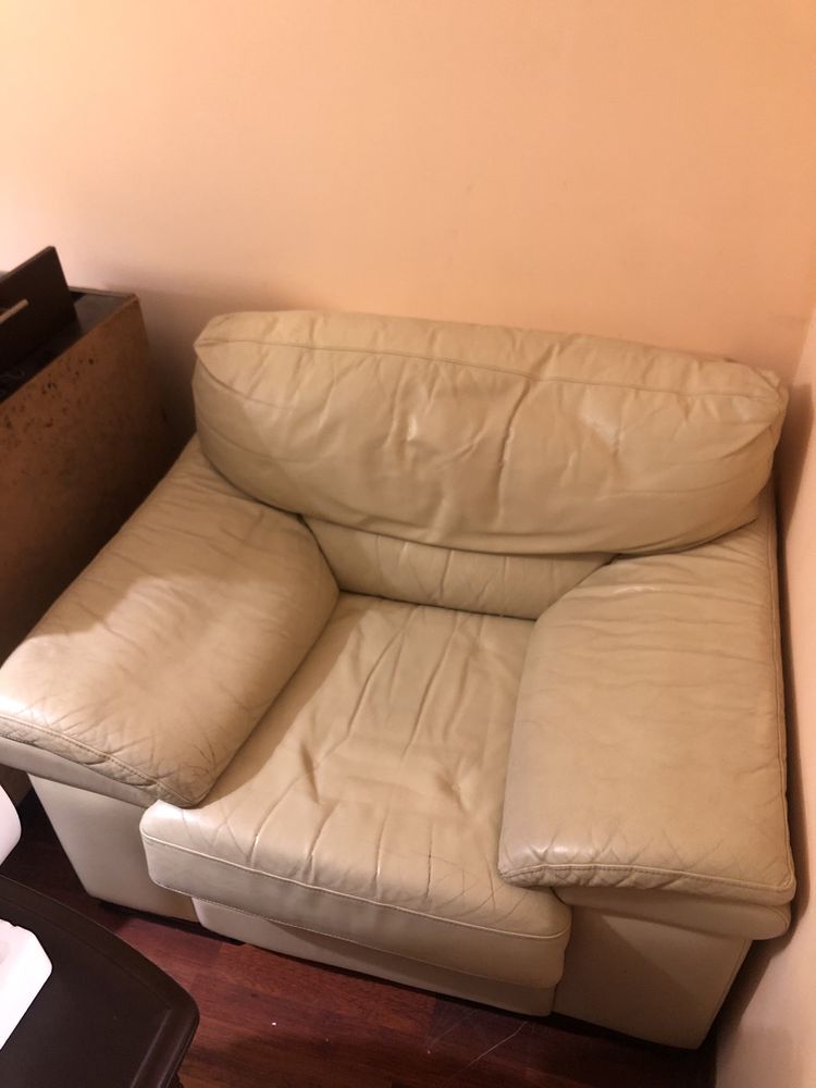 продам шкіряний розкладний диван з кріслом (можливо під перетяжку)
