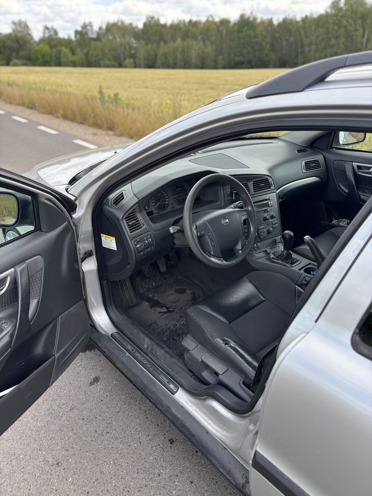 Volvo V70 2.5T AWD!!