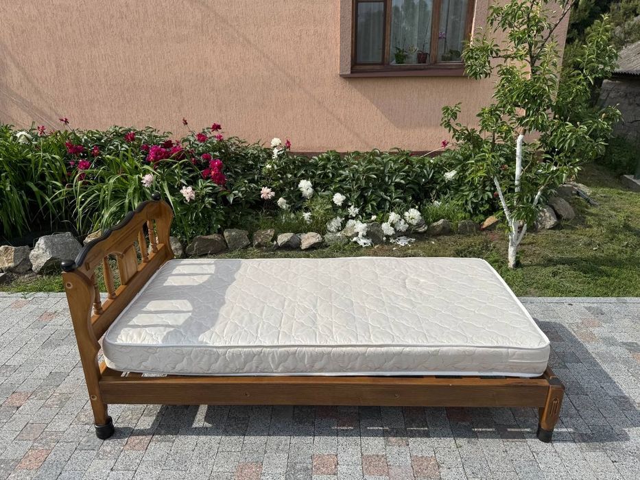 Ліжко  дерев'яне