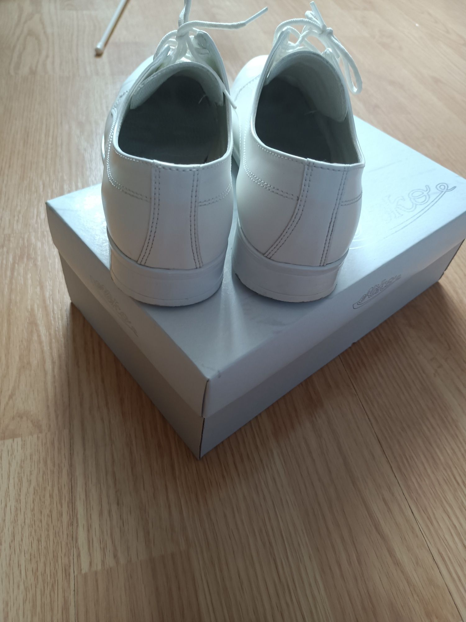 Buty komunijne chłopięce białe